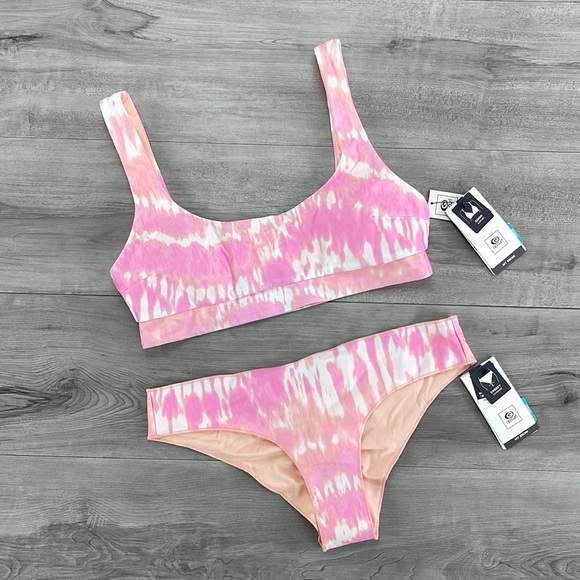 ☀️RIP CURL☀️ CLASSIC SURF CROP CLASSIC SURF CHEEKY PANT BIKINI SET - Picture 2 of 15